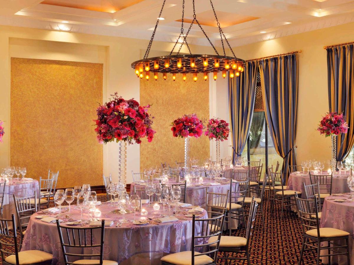 Moevenpick Resort & Spa Dead Sea Sweimeh Esterno foto The ballroom at the Taj Bengal