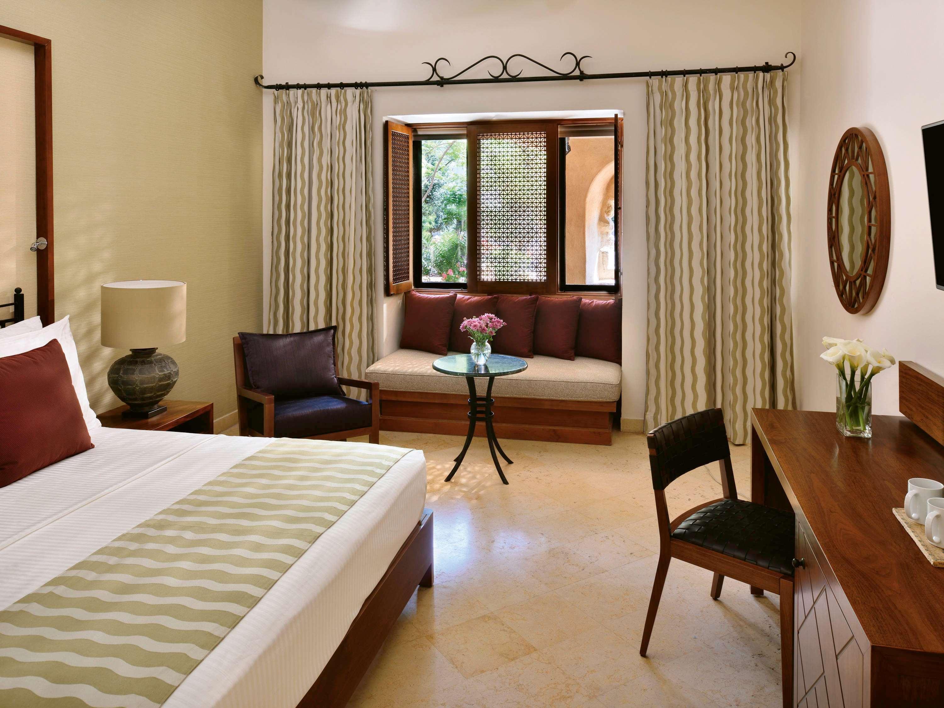 Moevenpick Resort & Spa Dead Sea Sweimeh Esterno foto A room at the resort