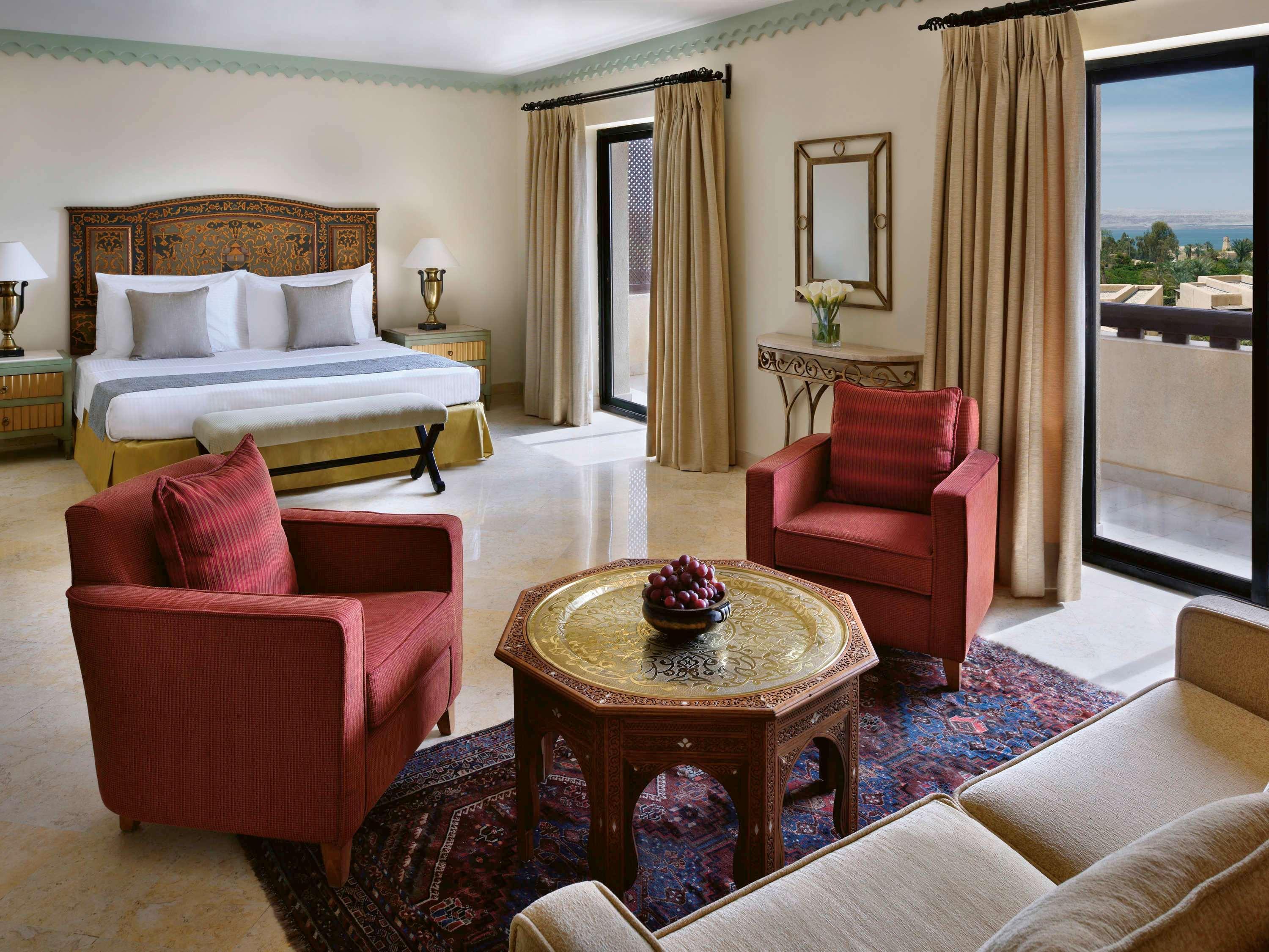 Moevenpick Resort & Spa Dead Sea Sweimeh Esterno foto A suite at the Royal Mirage Hotel
