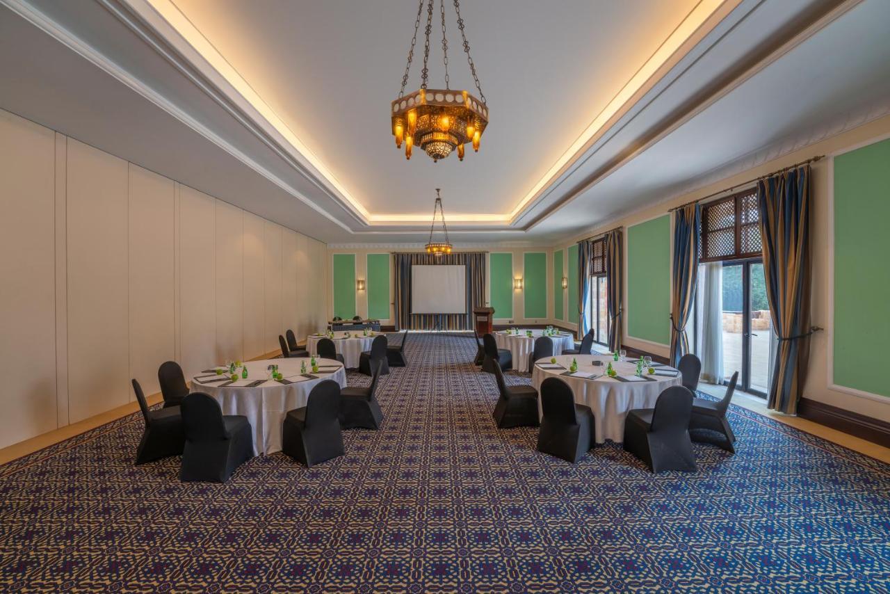 Moevenpick Resort & Spa Dead Sea Sweimeh Esterno foto Meeting room at the hotel