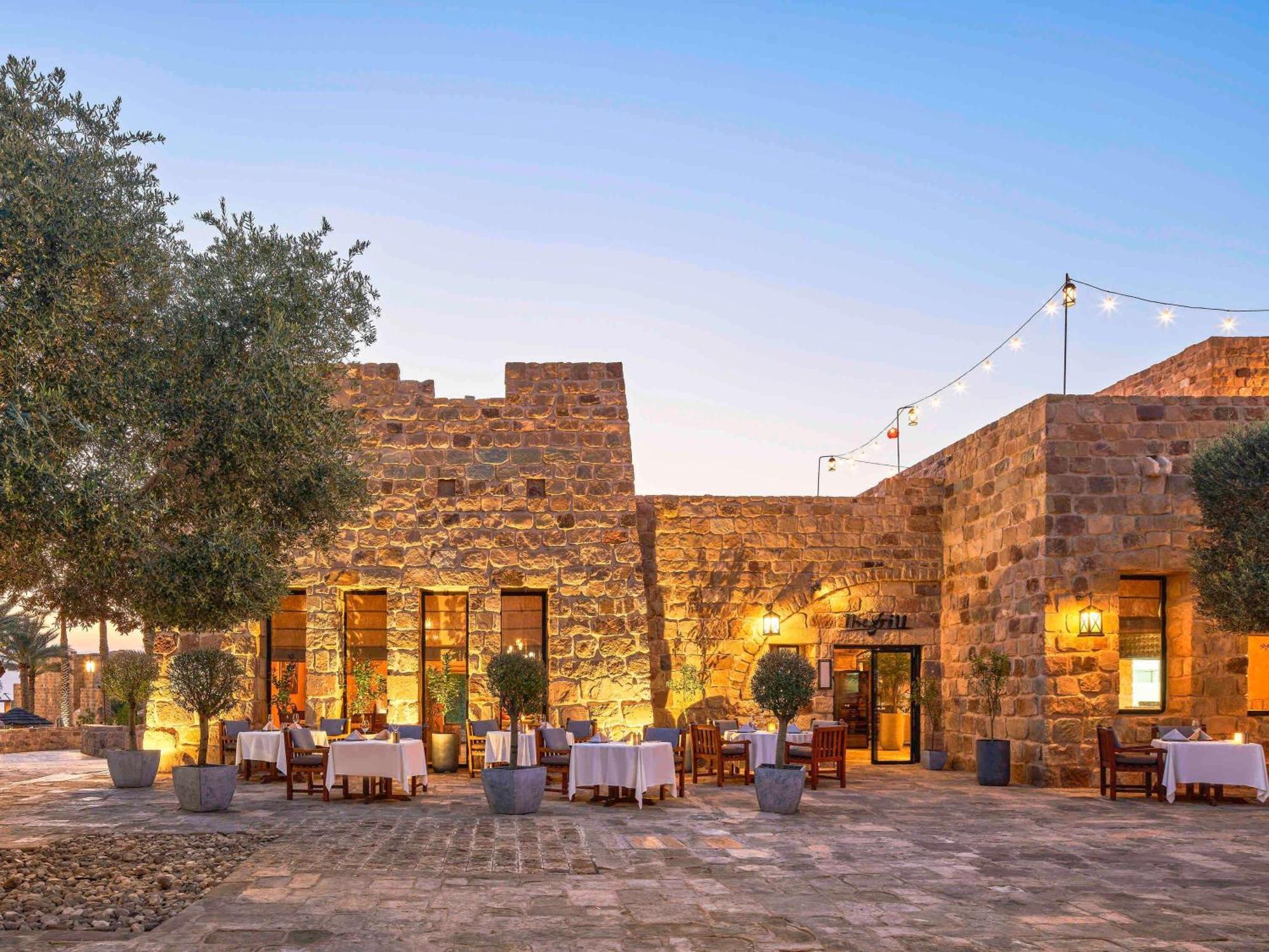 Moevenpick Resort & Spa Dead Sea Sweimeh Esterno foto The restaurant at the Fort of St Lucian