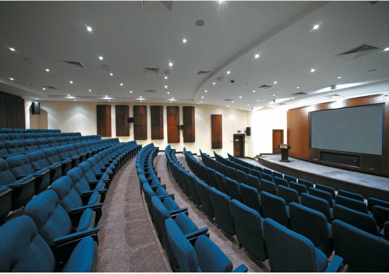 Moevenpick Resort & Spa Dead Sea Sweimeh Esterno foto Auditorium